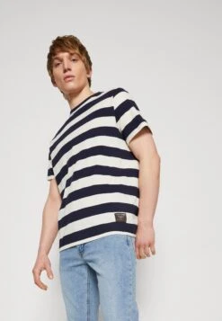 Redefined Rebel Julio Tee - T-Shirt Print - Navy 11 Redefined Rebel Julio Tee - T-Shirt Print - Navy -Redefined Rebel 00ae32dc64e4461eadcf48c7eecccef7