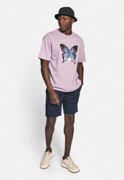 Redefined Rebel -Redefined Rebel 02362840b62740e99ac254d4b6b8bd52