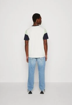 Redefined Rebel Garry Tee - T-Shirt Print - Pristine -Redefined Rebel 04d88c6ec5f042f688c5d0896a44a4a8