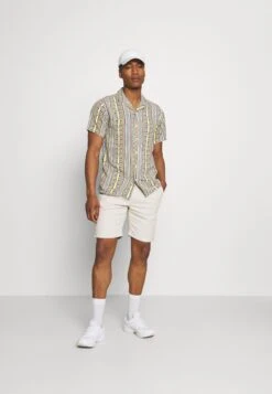 Redefined Rebel -Redefined Rebel 10fa1b191c8040748e179524d6c4ef9c