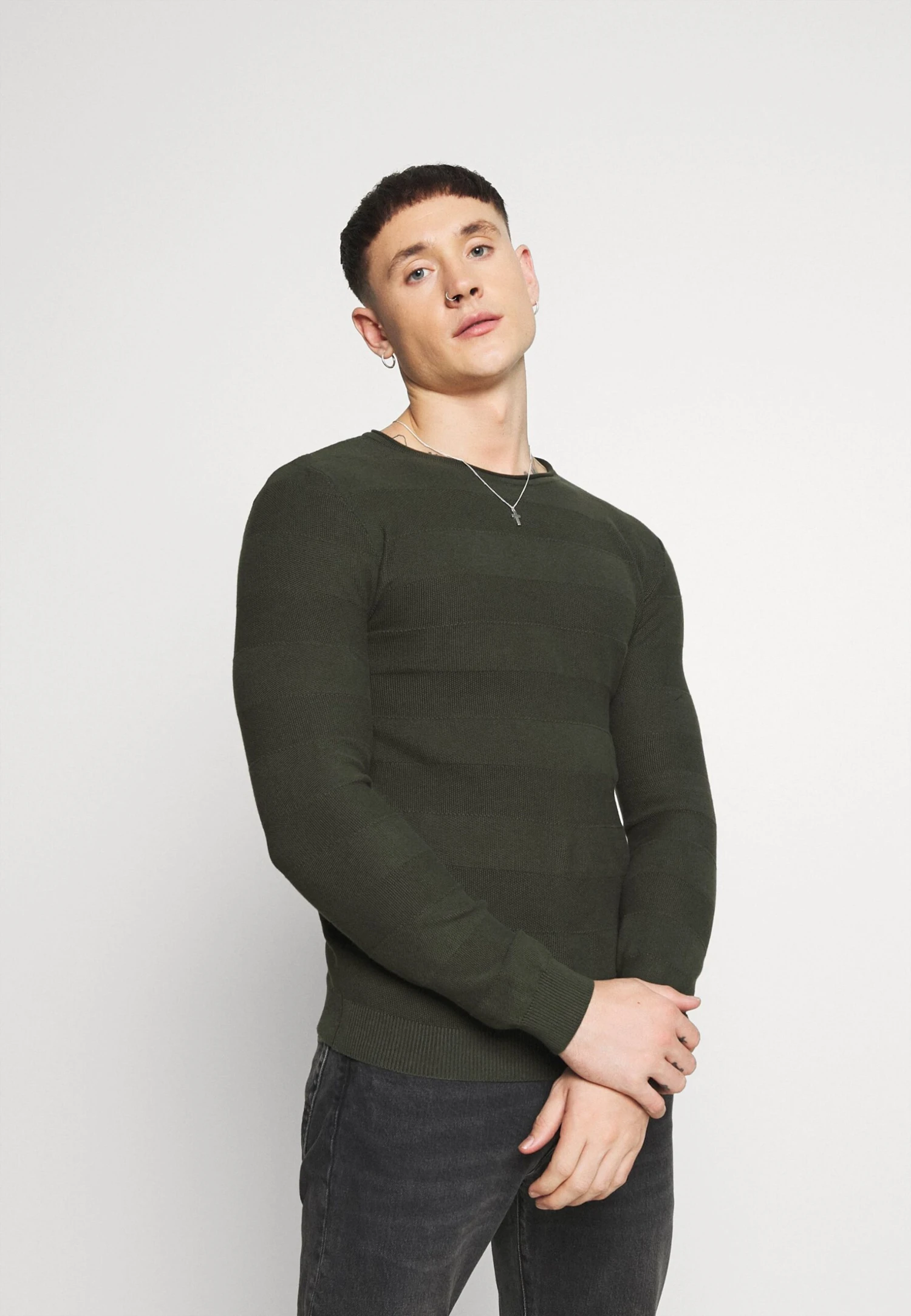 Redefined Rebel Savion- Trui - Rosin 3 Redefined Rebel Savion- Trui - Rosin