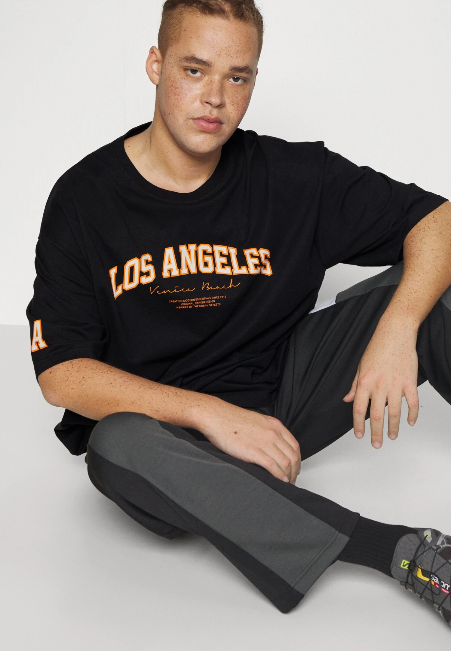 Redefined Rebel Sago Tee - T-Shirt Print - Black 8 Redefined Rebel Sago Tee - T-Shirt Print - Black - Afbeelding 6