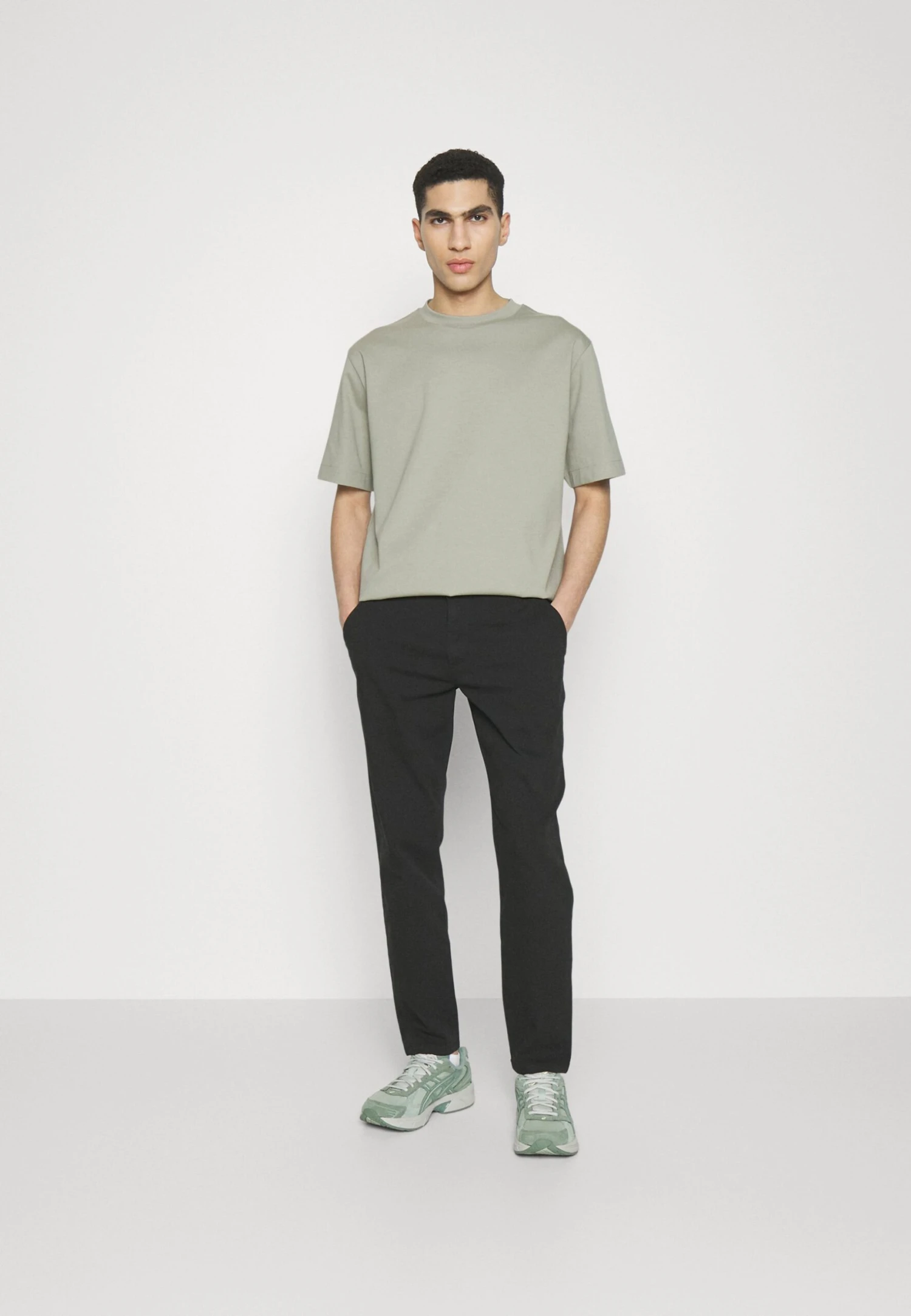 Redefined Rebel Rraugust Pants - Chino - Black 4 Redefined Rebel Rraugust Pants - Chino - Black - Afbeelding 2