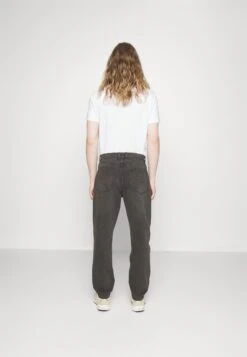 Redefined Rebel Manchester- Straight Leg Jeans - Black Grey 9 Redefined Rebel Manchester- Straight Leg Jeans - Black Grey -Redefined Rebel 44923b9035c84f83babf26d7c32680ab