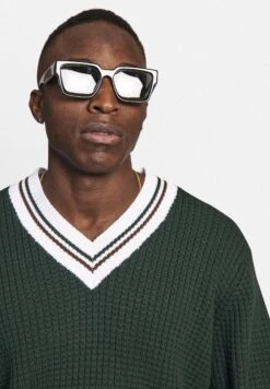 Redefined Rebel Cone - Trui - Greener Pastures -Redefined Rebel 467e49e4df4c420188ef8c8110dc246c