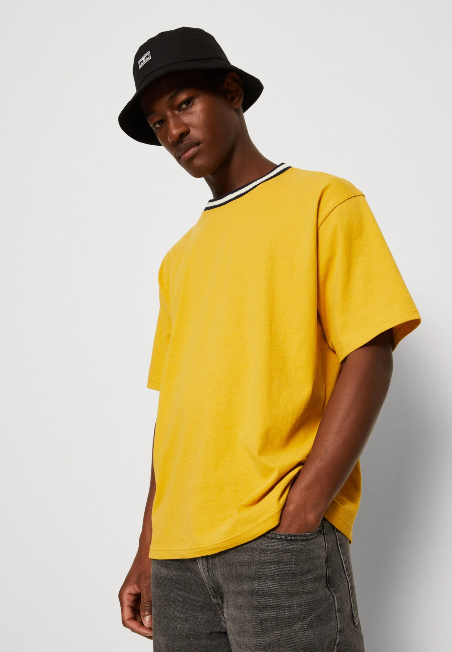 Redefined Rebel 221029 - T-Shirt Basic - Sauterne 6 Redefined Rebel 221029 - T-Shirt Basic - Sauterne - Afbeelding 4