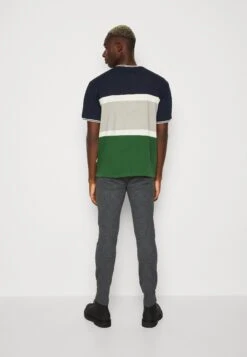 Redefined Rebel Frank Tee - T-Shirt Print - Greener Pastures 10 Redefined Rebel Frank Tee - T-Shirt Print - Greener Pastures -Redefined Rebel 6345ee9410314d82b401036641931e44