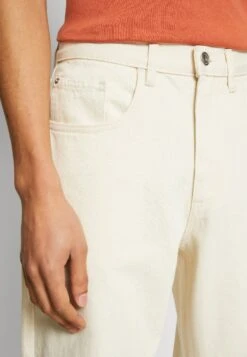 Redefined Rebel Tokyo- Relaxed Fit Jeans - Off White -Redefined Rebel 63507385a832488f8c5f8f7c5e8f5958