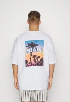 Redefined Rebel Sago Tee - T-Shirt Print - White -Redefined Rebel 6f562c404b64418b8a895b005f6d49fc