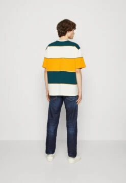 Redefined Rebel Watson Tee- T-Shirt Print - Deep Teal 10 Redefined Rebel Watson Tee- T-Shirt Print - Deep Teal -Redefined Rebel 76a0eadbeca74568801d3c7522c4229e