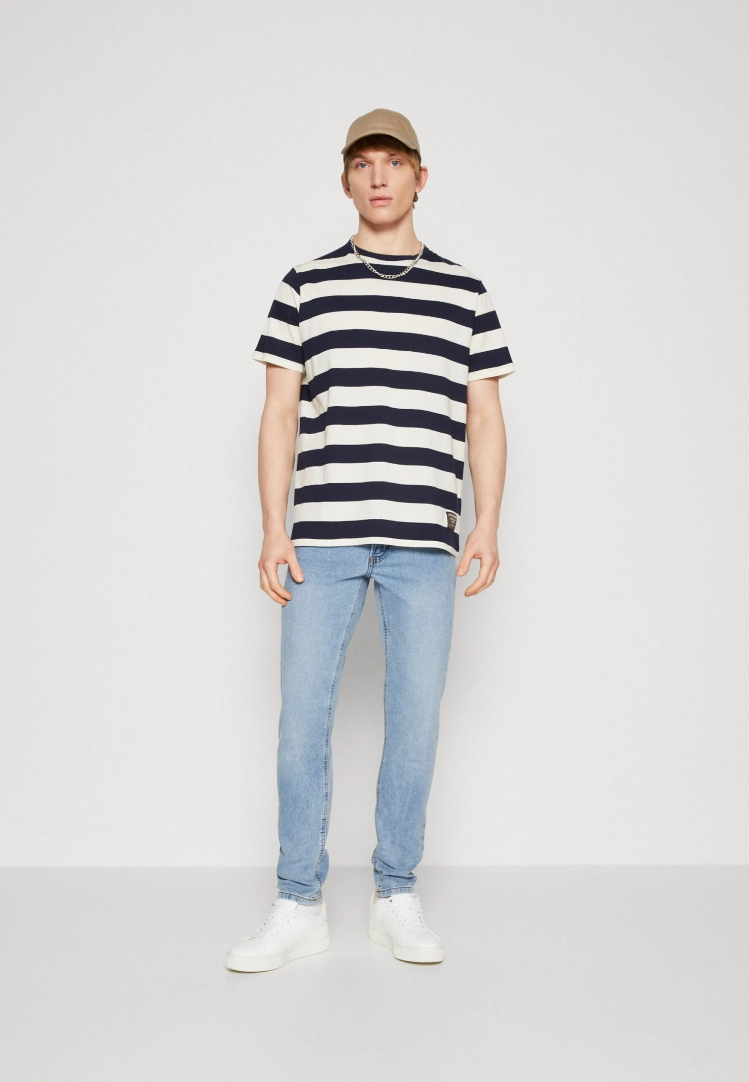 Redefined Rebel Julio Tee - T-Shirt Print - Navy 4 Redefined Rebel Julio Tee - T-Shirt Print - Navy - Afbeelding 2