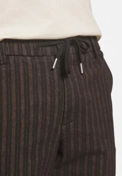 Redefined Rebel Rrromeo- Broek - Black Dobby 12 Redefined Rebel Rrromeo- Broek - Black Dobby -Redefined Rebel 9504165a864b4e7b8993730a4714fb20