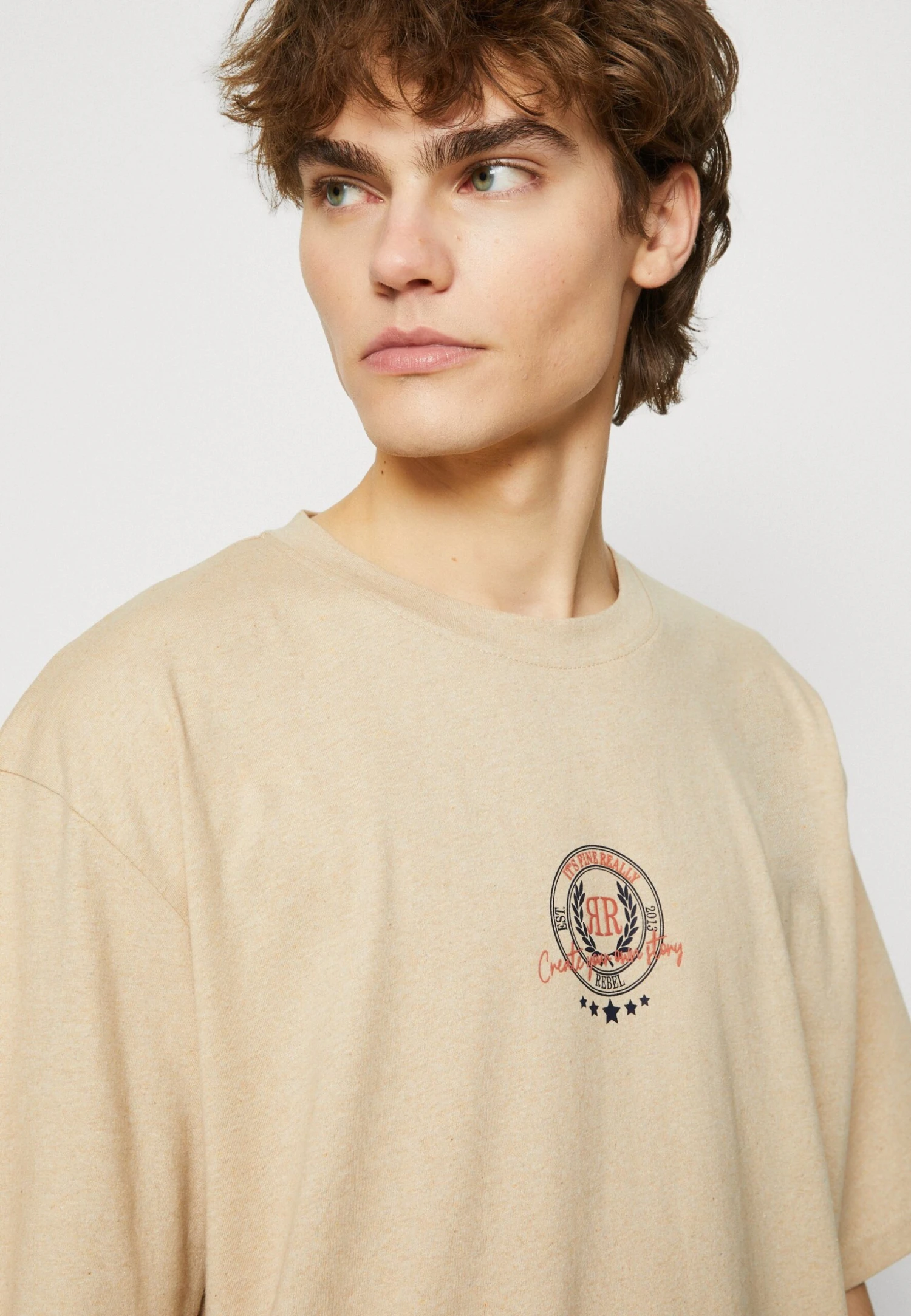 Redefined Rebel Alex Tee - T-Shirt Print - Sandshell 6 Redefined Rebel Alex Tee - T-Shirt Print - Sandshell - Afbeelding 4