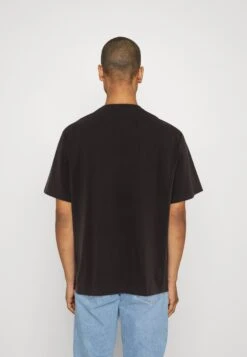 Redefined Rebel Derek Tee - T-Shirt Print - Bristol Black 10 Redefined Rebel Derek Tee - T-Shirt Print - Bristol Black -Redefined Rebel a18df31b128d430d92c097d91a81e9a9