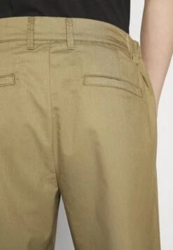 Redefined Rebel Moses Pants - Broek - Gothic Olive 13 Redefined Rebel Moses Pants - Broek - Gothic Olive -Redefined Rebel ab67f7f8e0a249978c2cfb8606ab040c