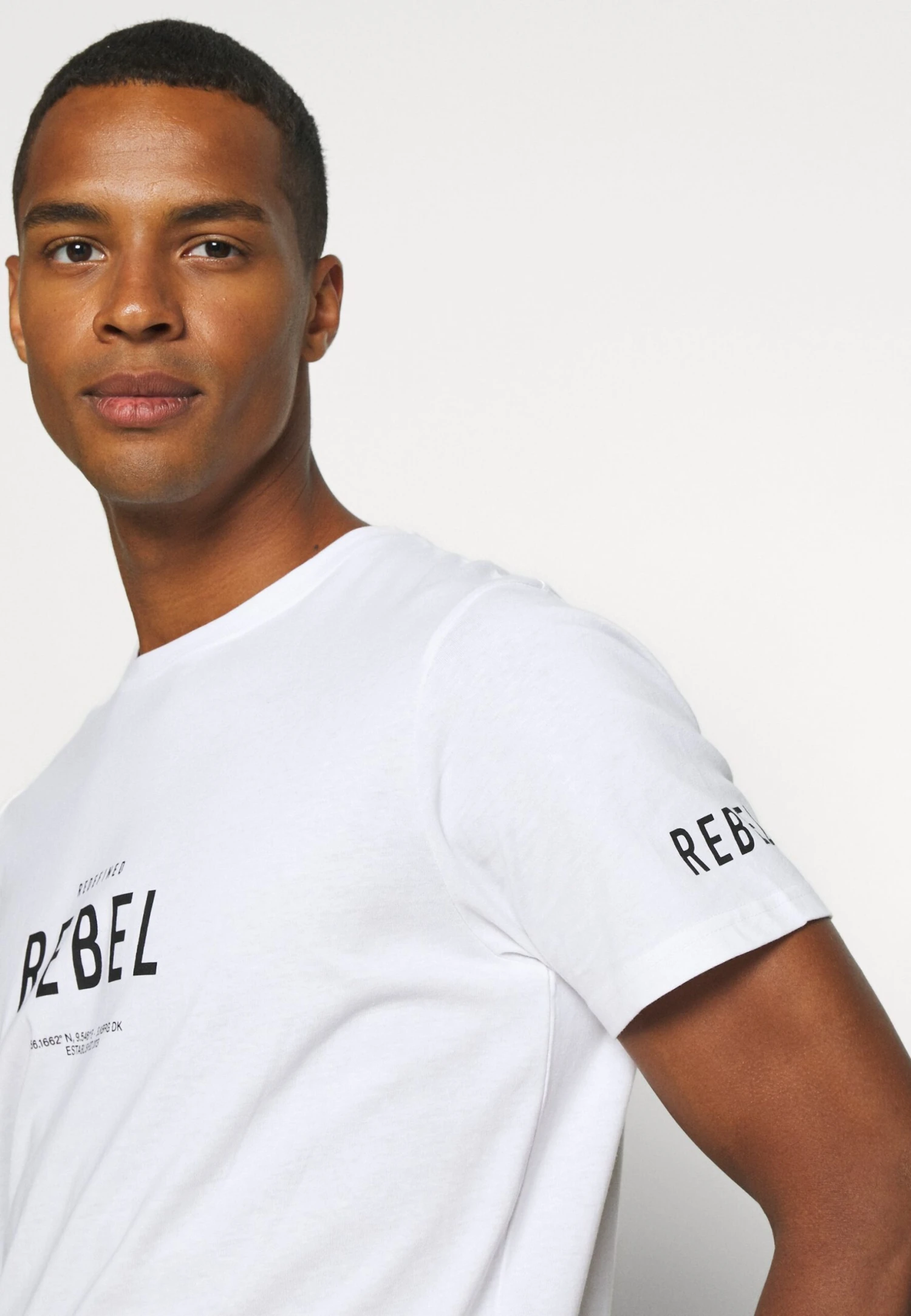 Redefined Rebel Ronan Tee - T-Shirt Print - White 6 Redefined Rebel Ronan Tee - T-Shirt Print - White - Afbeelding 4