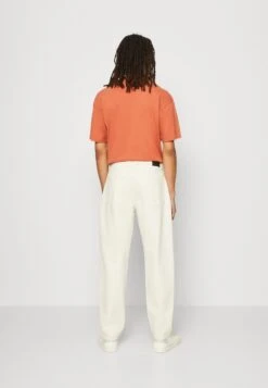 Redefined Rebel Tokyo- Relaxed Fit Jeans - Off White -Redefined Rebel b71278f8e0b84494808358c9c41a18a8