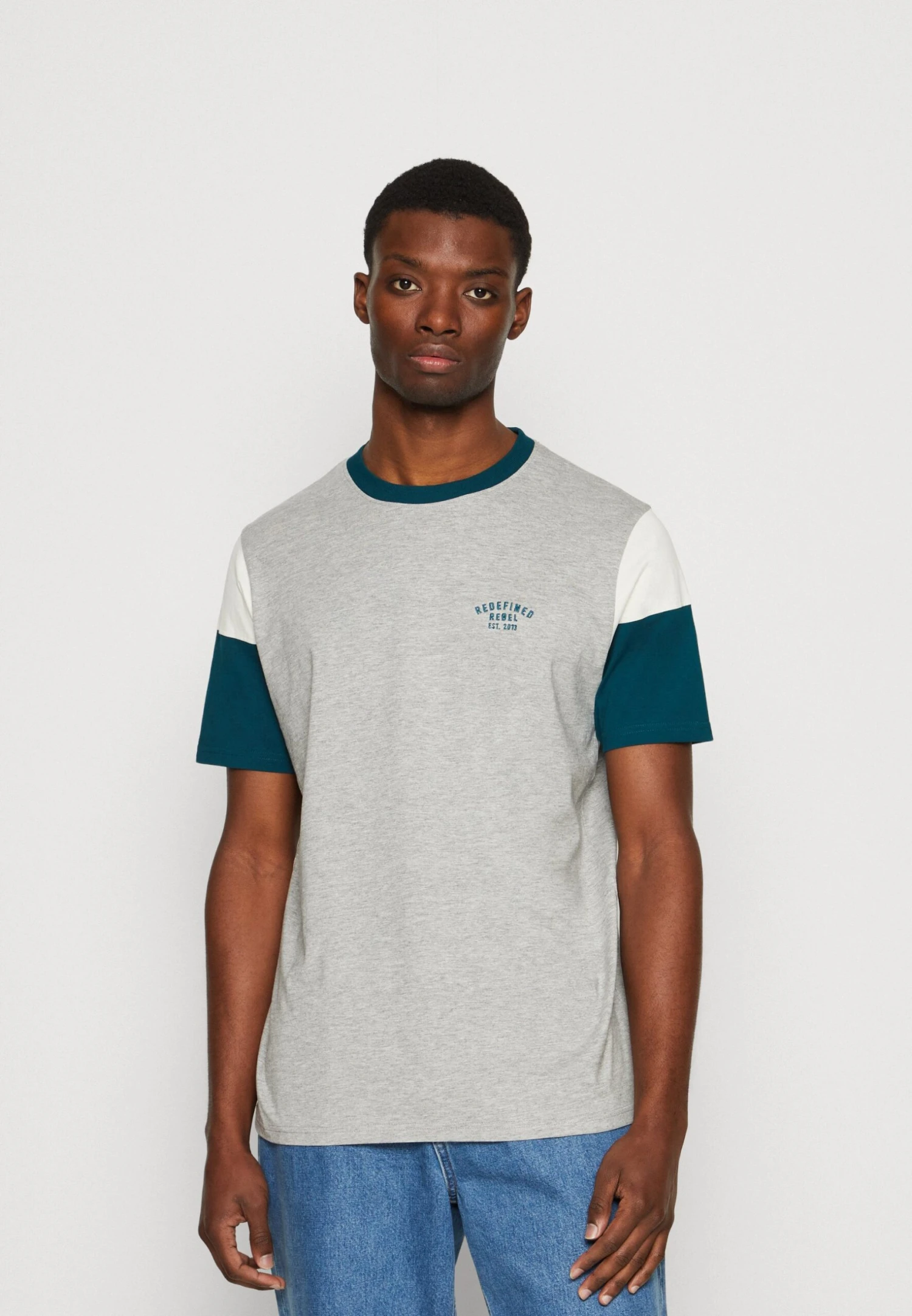 Redefined Rebel Garry Tee - T-Shirt Print - Light Grey Melange 3 Redefined Rebel Garry Tee - T-Shirt Print - Light Grey Melange