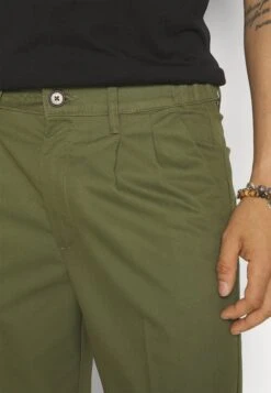 Redefined Rebel Rrkevin Pants - Chino - Cypress 13 Redefined Rebel Rrkevin Pants - Chino - Cypress -Redefined Rebel d0175cc299e042e0af80fd5a9bbbf418