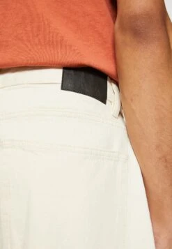 Redefined Rebel Tokyo- Relaxed Fit Jeans - Off White -Redefined Rebel d043c543da634a498c98e0d1f6510eb5