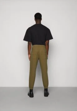 Redefined Rebel Nova- Broek - Dark Olive 10 Redefined Rebel Nova- Broek - Dark Olive -Redefined Rebel d19f77343fbb422096c0576fe9fb77fb