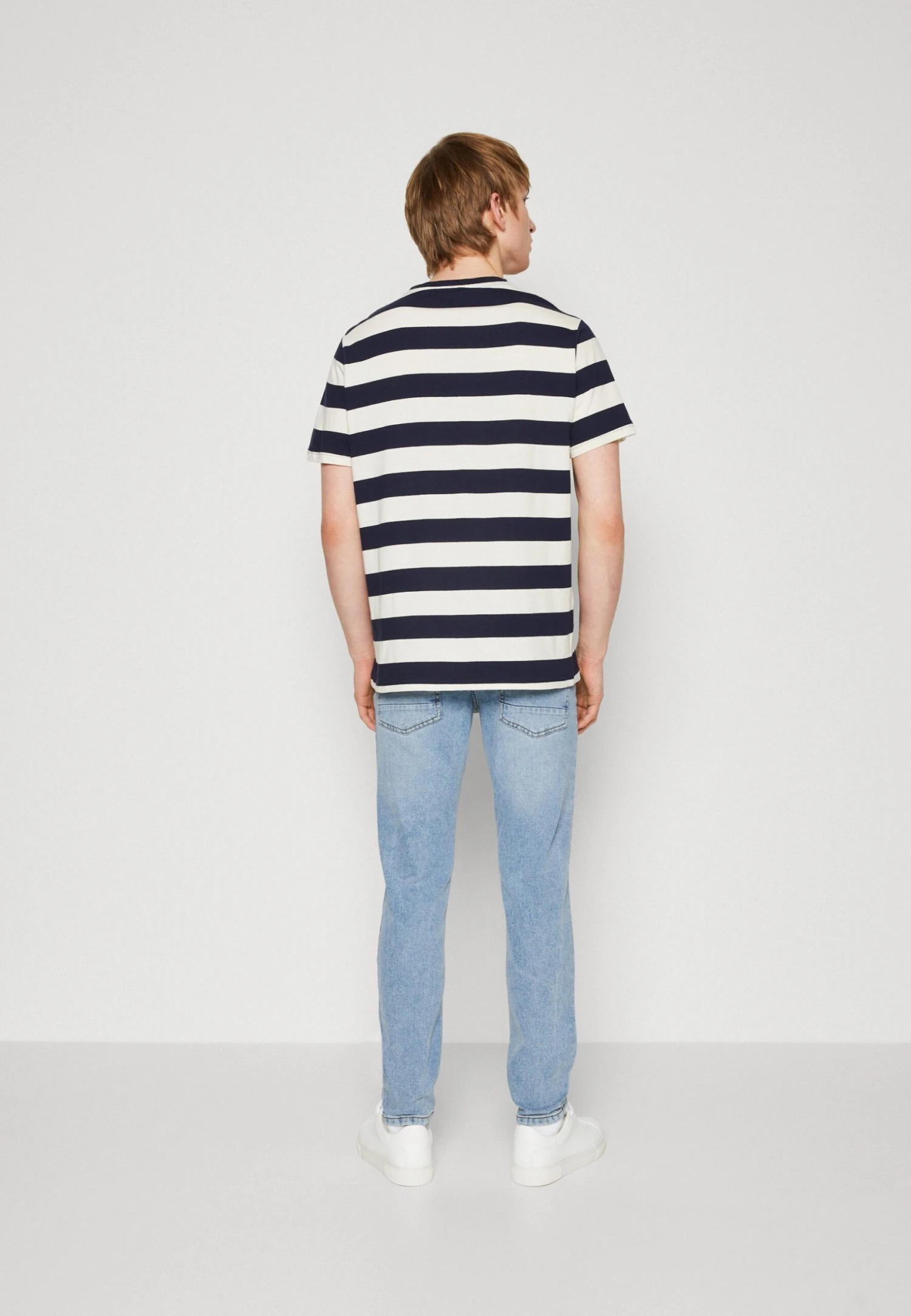 Redefined Rebel Julio Tee - T-Shirt Print - Navy 5 Redefined Rebel Julio Tee - T-Shirt Print - Navy - Afbeelding 3