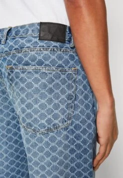 Redefined Rebel Tokyo Print - Relaxed Fit Jeans - Light Blue -Redefined Rebel e2f1c60d952941a1a2776bb7e4c10e15