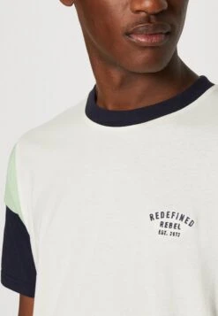 Redefined Rebel Garry Tee - T-Shirt Print - Pristine -Redefined Rebel e2f79c6038034835a643160dcc294fba