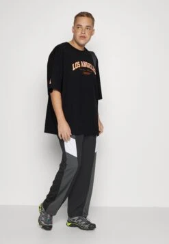 Redefined Rebel Sago Tee - T-Shirt Print - Black 13 Redefined Rebel Sago Tee - T-Shirt Print - Black -Redefined Rebel f306aceb624f4594854236bf44e20d6e